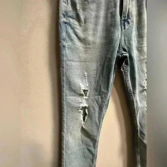 NEW Urban Outfitters Distressed Stretch Skinny Light Blue Wash Jeans Men’s 32x30 - Picture 3 of 8